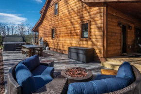 Rockwell: New w/ Dock Slip, Hot Tub, Lake Access, Dog Friendly